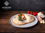 10. Calzone (töltött pizza)